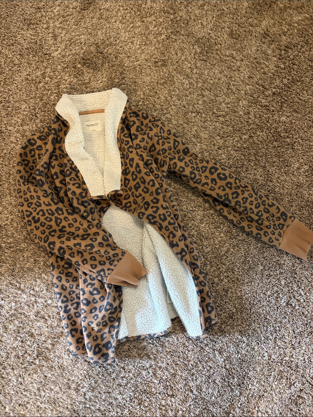 Abercrombie & Fitch Leopard Print Faux-Sherpa Open Front cardigan - Brown